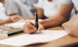 Bolsa de estudos universitários para o passaporte de estudantes negros para o sucesso